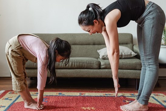 Mum and daughter staying fit at home