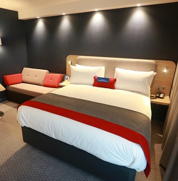 Holiday Inn room