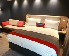 Holiday Inn room