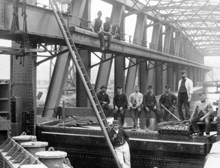 Men working on the aqueduct in 1922